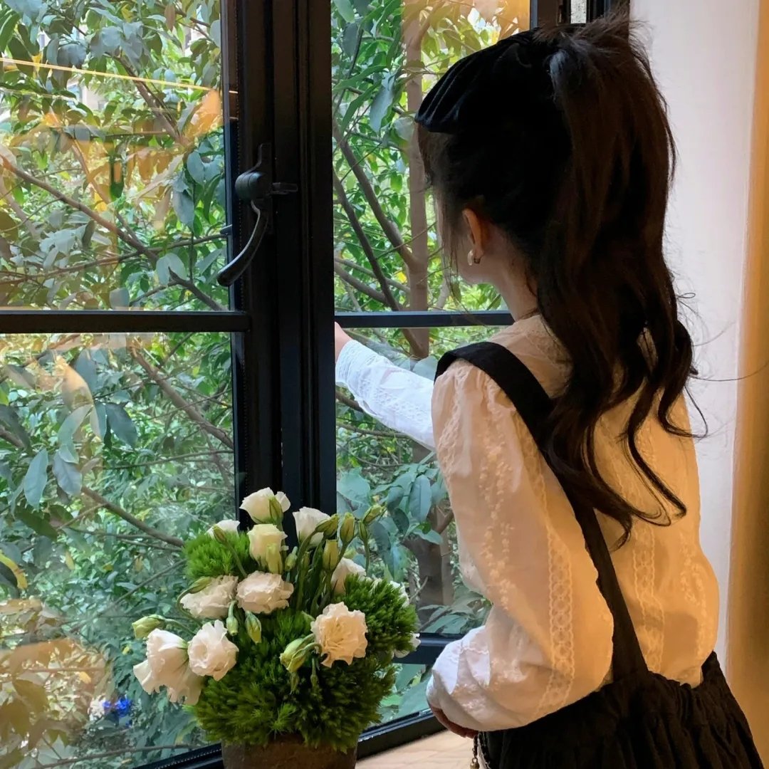 隔壁的吸血鬼美眉